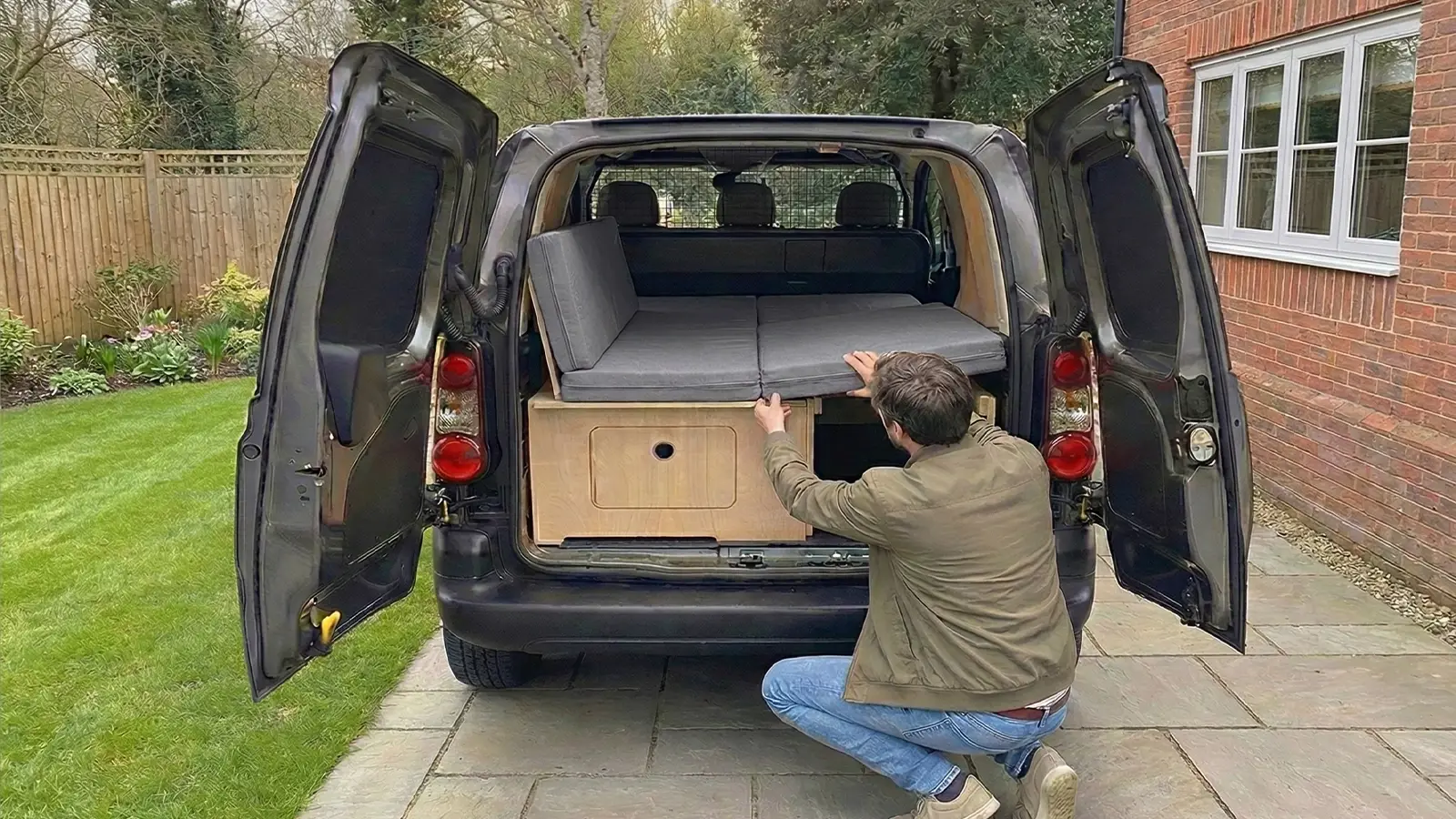 Instalación de módulos en el furgón en Chile